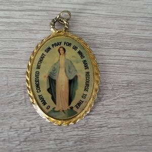 O Mary Conceived Without Sin Pray for us Gold‎ Tone Virgin Mary Pendant